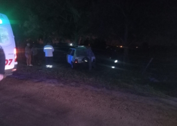Viajaba alcoholizado por Ruta 11 y se estrelló contra un árbol