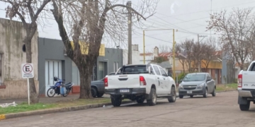 Violento asalto a mano armada con 5 delincuentes en un bar de San Genaro
