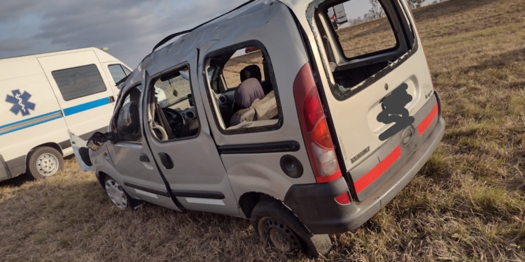 Una pareja de San Genaro herida al volcar sobre la Ruta 34 en Centeno