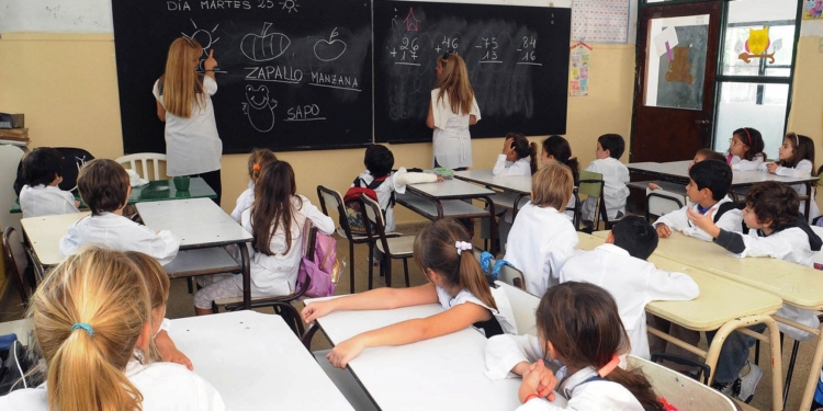 La extensión horaria en escuelas primarias comenzará a regir en agosto