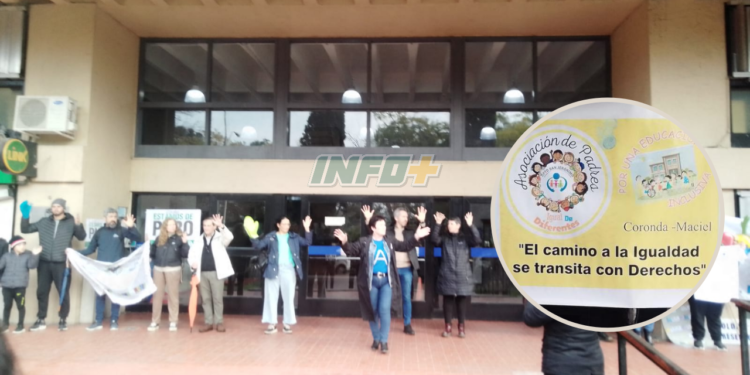 Abrazo simbólico por la inclusión de los niños con discapacidad con presencia macielense