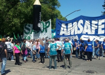 Docentes rechazaron los descuentos que anunció el gobierno y ratificaron el paro