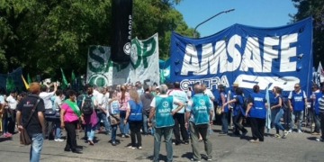 Docentes rechazaron los descuentos que anunció el gobierno y ratificaron el paro