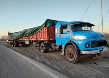 Hallaron un camión abandonado en Totoras con bidones de herbicida