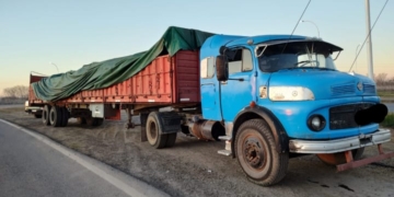 Hallaron un camión abandonado en Totoras con bidones de herbicida