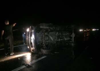 Monje: una familia volcó con su camioneta sobre autopista