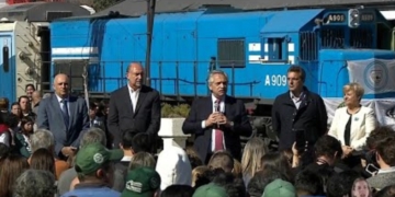 Fernández visitó la región e inauguró el tren Rosario Cañada de Gómez
