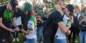 Le propuso casamiento a su novia en medio de los festejos del W. Kemmis campeón