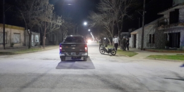 Una joven de San Genaro fue hospitalizada tras chocar en moto con una camioneta