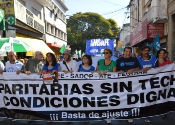 Docentes y médicos pararán esta semana: el cronograma de medidas