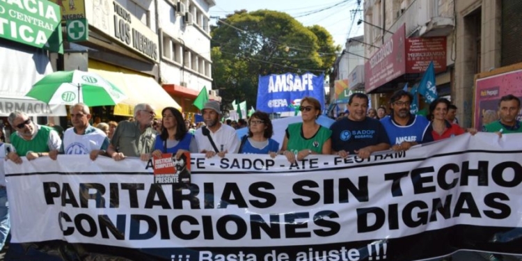 Docentes y médicos pararán esta semana: el cronograma de medidas