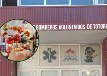 Bomberos de Totoras juntan golosinas para entregar a los niños en su día