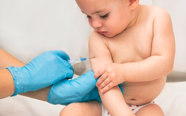 Comienza el operativo para vacunar a bebés contra el Covid