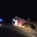 Un camión volcó en la cuneta a la vera de Ruta 10 en Irigoyen