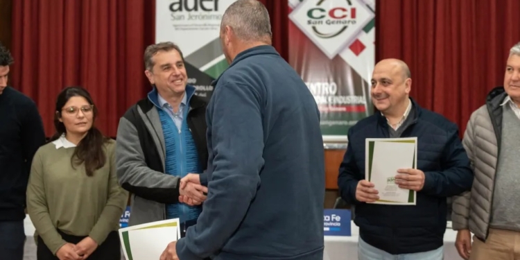 Entregaron créditos a productores de la región afectados por la sequía