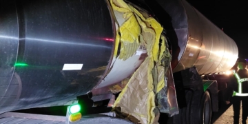 Chocaron dos camiones en autopista: milagrosamente no hubo heridos