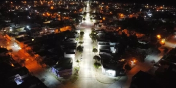 La Avenida Maipú de Totoras ya luce con nueva iluminación Led