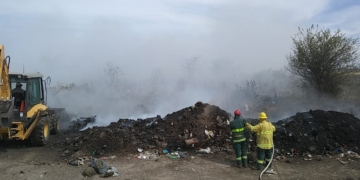 Incendio en basural de Barrancas: buscan que no se expanda a campos linderos