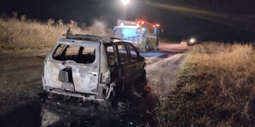 Un auto se incendió entre Díaz y Casalegno