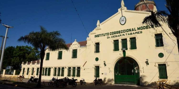 Intentó fugarse de la cárcel de Coronda y lo encontraron escondido en el interior