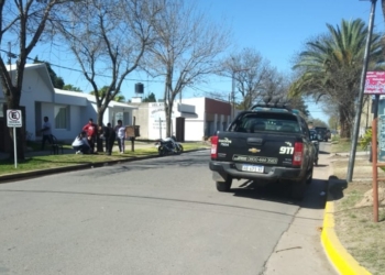 Dos heridos en San Genaro tras un choque: el conductor de la bicicleta huyó del lugar