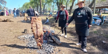 Dos mujeres son las mejores asadoras de Timbúes: «Nos criamos en las islas»