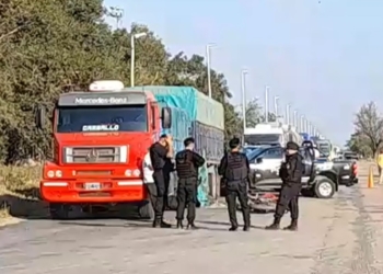 Tragedia en Ruta 11: falleció un motociclista tras chocar con un camión