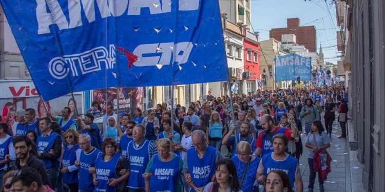 Amsafé rechazó la oferta del gobierno y habrá más paros docentes
