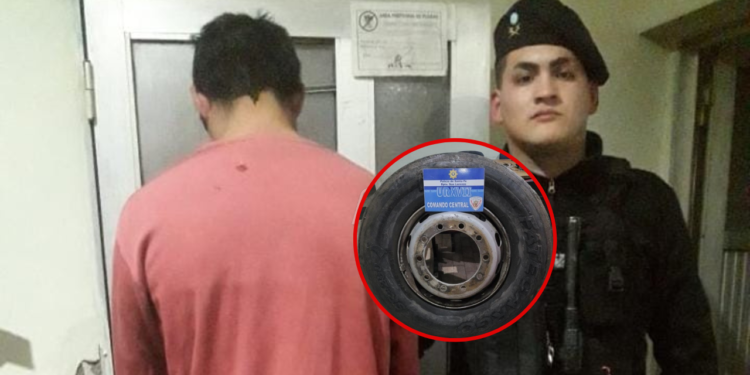 Robo la rueda de un camión y la trasladaba mientras caminaba para venderla