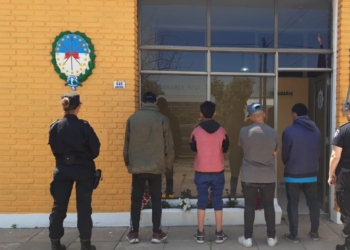 Puerto Aragón: hallaron una moto robada en un pozo en el patio de una vivienda