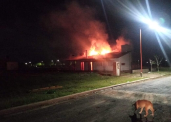 Andino: probaban una salamadra y se les prendió fuego el techo de la casa