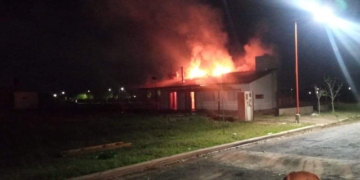 Andino: probaban una salamadra y se les prendió fuego el techo de la casa