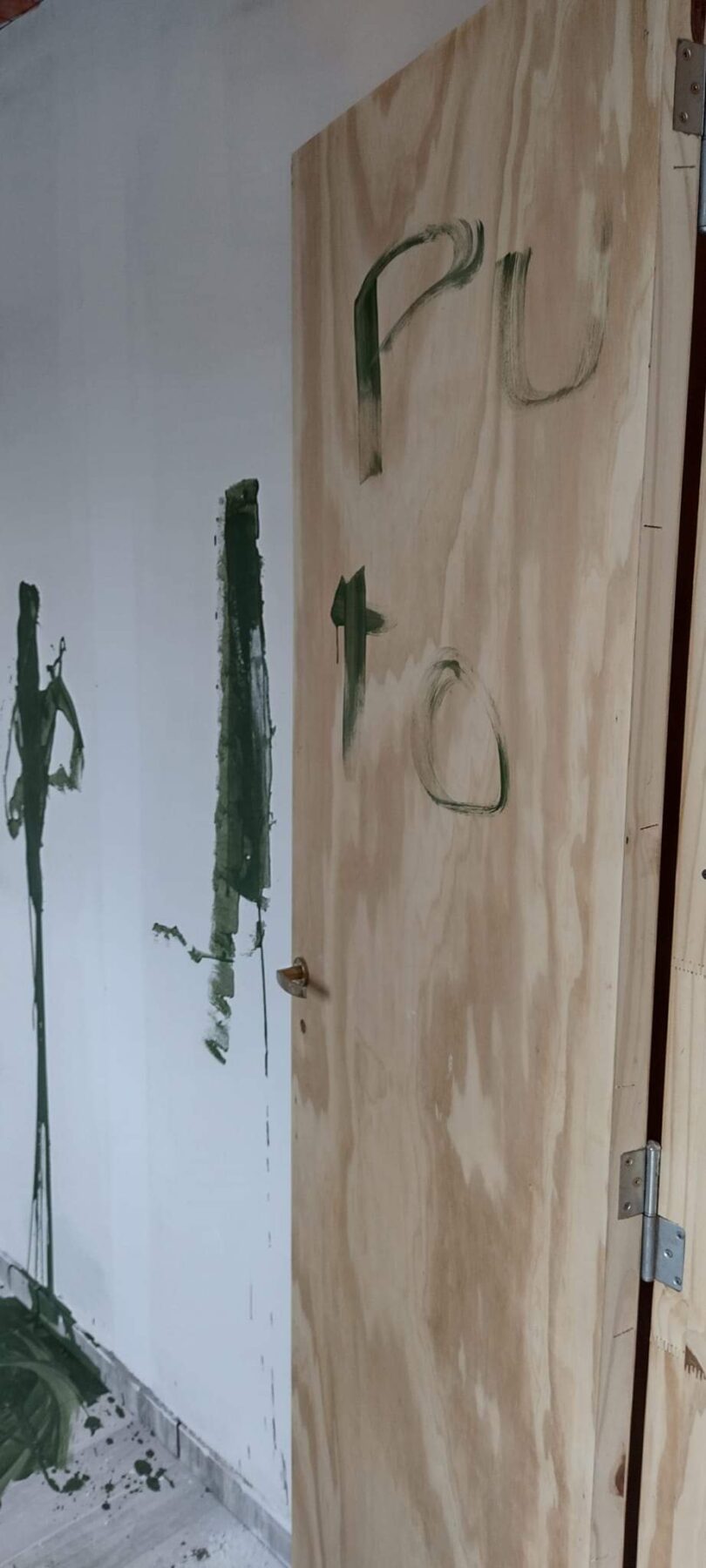 Totoras: rompieron y mancharon con pintura una casa en construcción