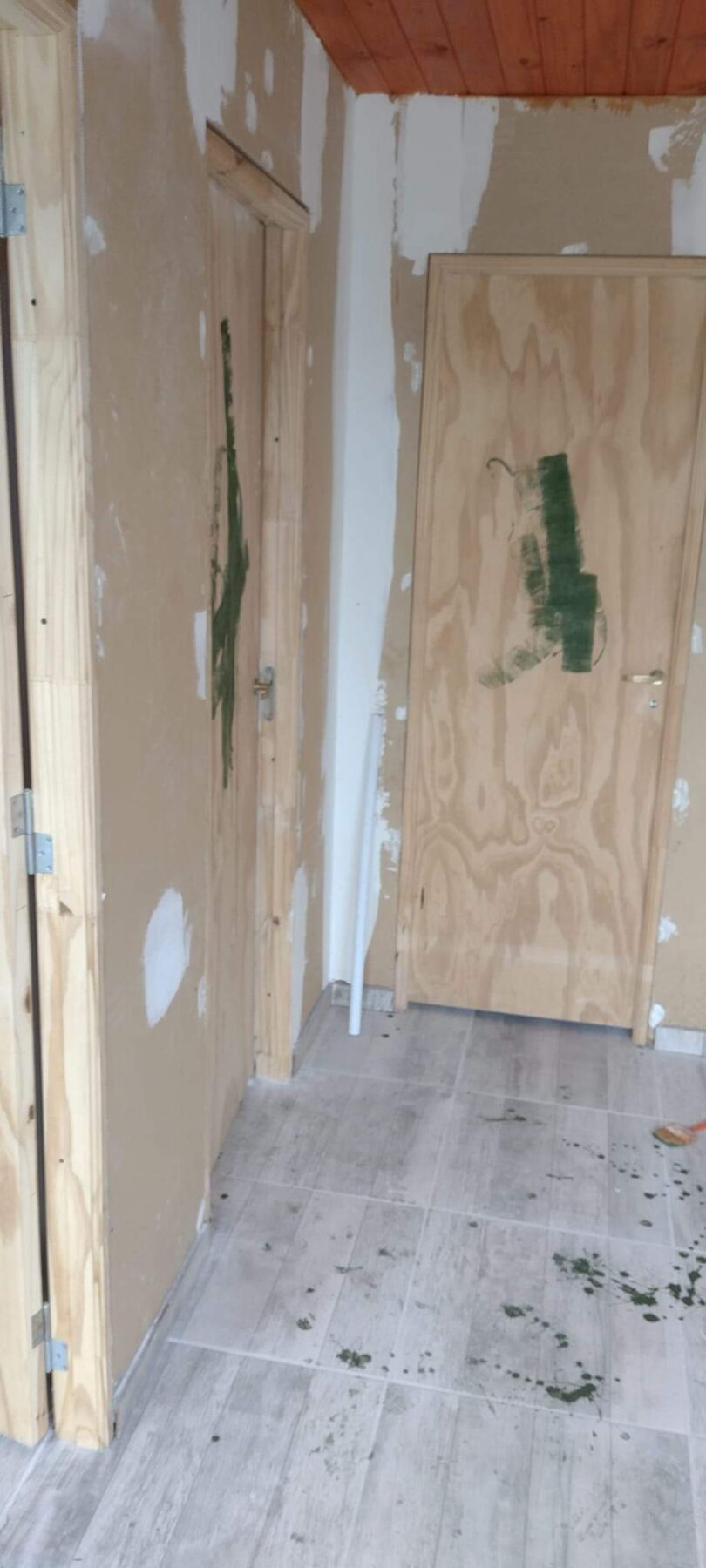 Totoras: rompieron y mancharon con pintura una casa en construcción