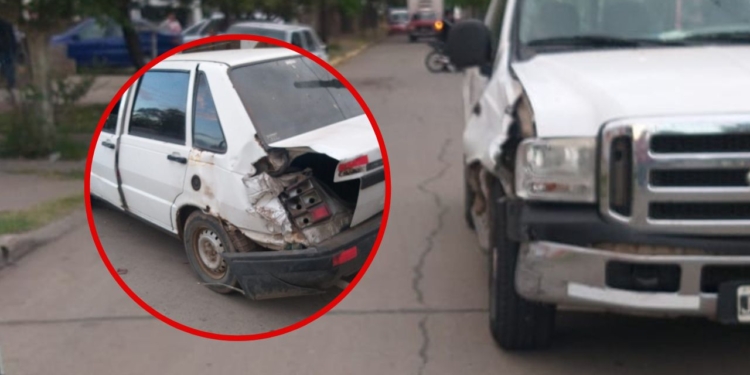 Importantes roturas tras un choque en las calles de Barrancas