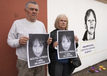 Inauguraron un mural de Paula Perassi en el colegio donde estudian sus hijos