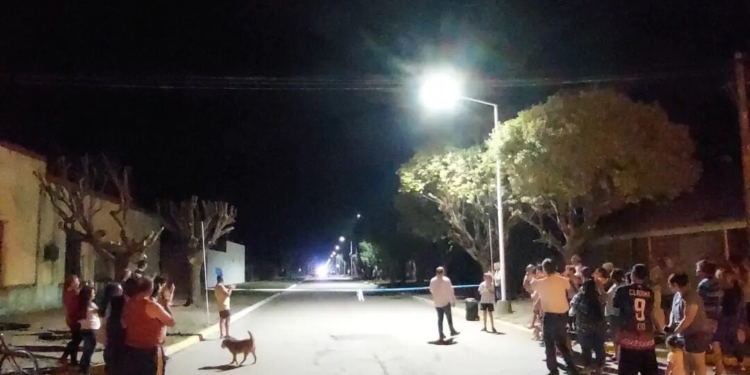 Carrizales inauguró su nueva iluminación sobre calle Moreno