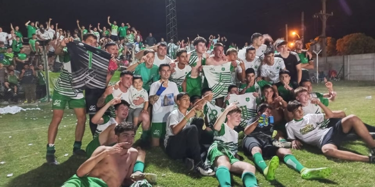 La fiesta fue Verde: la reserva de Defensores de Centeno gritó campeón