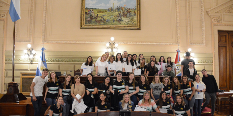 Alumnos de Monje y Barrancas presentaron sus propuestas en el senado