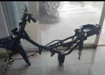 Le robaron la moto y se la desarmaron: encontraron solo el cuadro