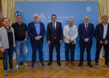 Camioneros amenazan con un nuevo paro: Aladio se reunió con Massa