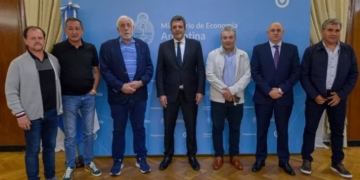 Camioneros amenazan con un nuevo paro: Aladio se reunió con Massa