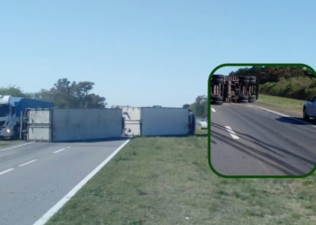 Un camionero de Barrancas volcó en Monje sobre autopista y se debió cortar la traza