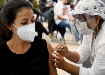 Se triplicaron los casos de Covid en la provincia y recomiendan vacunarse