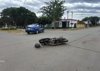 Dos vecinos de Barrancas colisionaron en una esquina del pueblo: un herido
