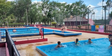 El natatorio de Centeno inauguró la temporada y hay múltiples actividades