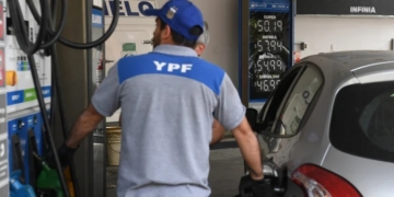 Ya rige un nuevo aumento del 4% de la nafta y el gasoil en todo el país