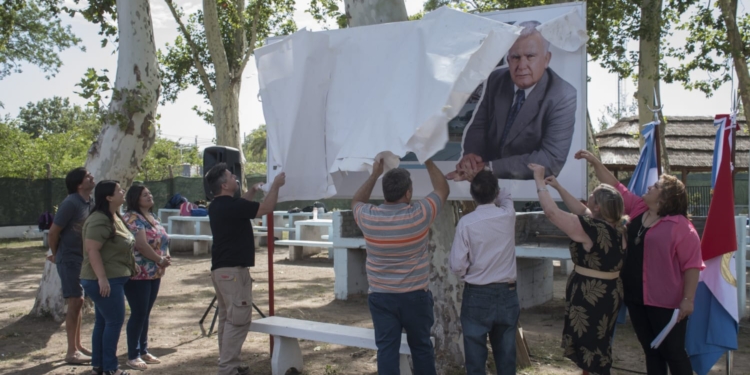 El Polideportivo de Timbúes pasó a llamarse José Francisco “Paco” Cabral