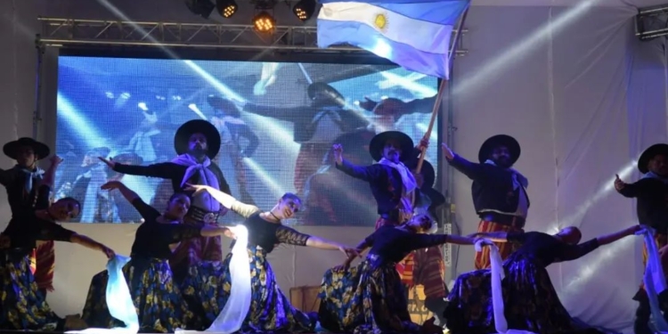 Correa tendrá 3 noches del Festival Internacional «El Latinoamericano», hermanando pueblos