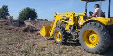 La Comuna de Carrizales adquirió nueva maquinaria y realiza trabajos en Ruta 10